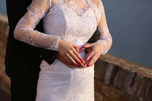 anillo corazón manos juntas mujer anillo traje novio novia