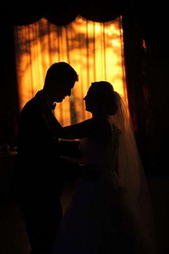 veil hug couple silhouette happiness veil smile suit 