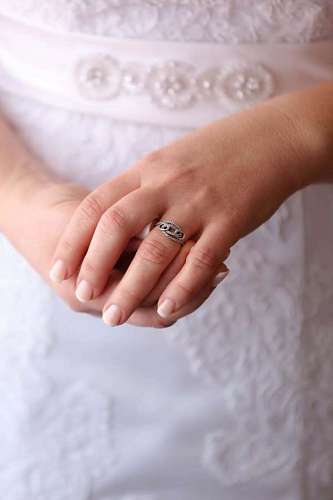 robe ring arms finger skin diamond diamant mariage robe  vielsesring kroppen hud kjole bryllup bryllupskjole soelv vaben mariee doigt bijoux