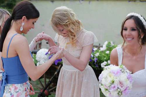 girlfriend smile friendship girlfriend bride friends happiness bouquet ceremony 