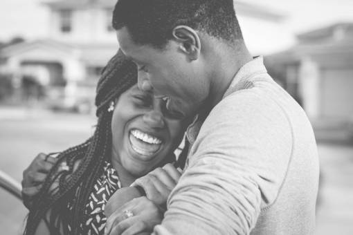 anillo blanco y negro, pareja, feliz, sonrisa, bokeh, anillo