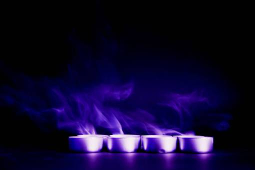 violeta azul violeta humo noche oscura luz vela