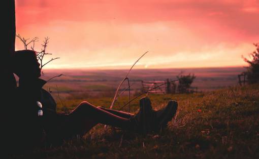 excursionista cielo nubes puesta de sol gente hombre descansar relajarse