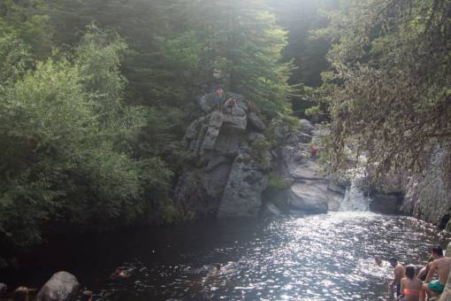 montanas Río de montaña en La Cumbresita, Provincia de Córdoba, Argentina