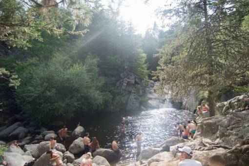 montanas Río de montaña en La Cumbresita, Provincia de Córdoba, Argentina