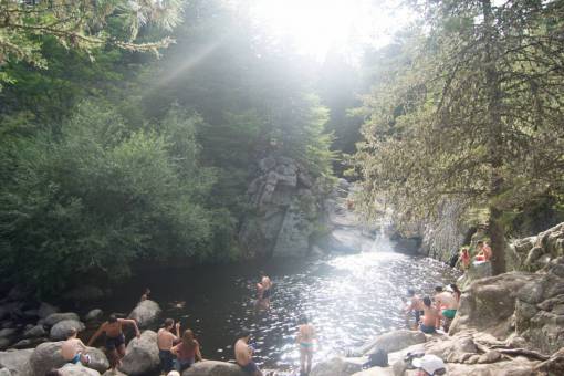 montanas Río de montaña en La Cumbresita, Provincia de Córdoba, Argentina