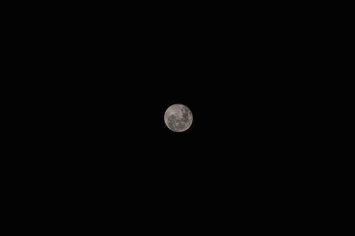 cielos Toma del cielo nocturno con luna llena