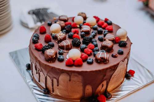 Red fruit and chocolate cake