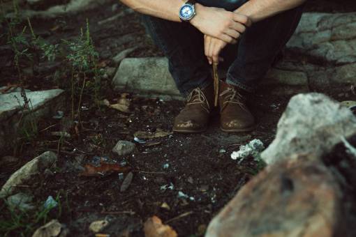 botas gente naturaleza suelo suciedad suelo rocas