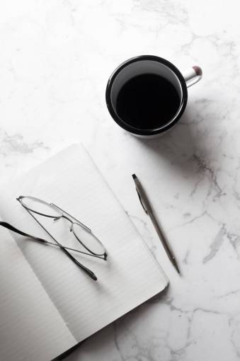 cuaderno taza café negro espresso cuaderno bolígrafo oficina