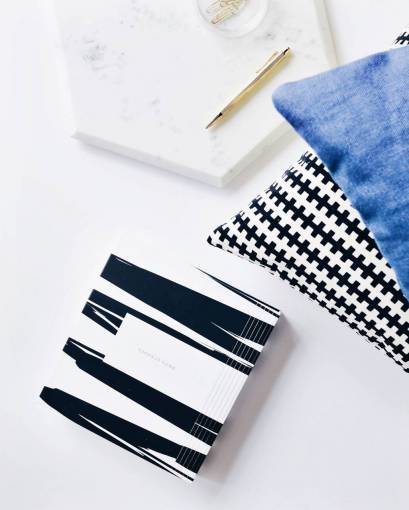 cuaderno cuaderno bolígrafo almohada blanco