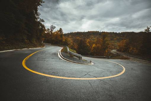 curvas carretera curva viajes árboles planta naturaleza tierras altas