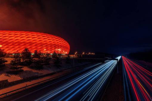 autopista estadio de fútbol noche autobahn carretera luces rojas
