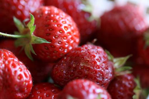 strawberries strawberries  close up  macro  fresh  fruit  food  red