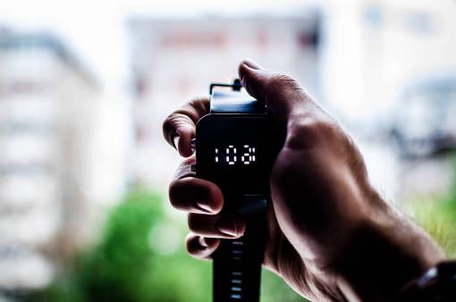 tiempo reloj accesorio manos muñeca gente hombre
