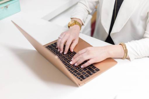 trabajo movil mujer trabajando negocios escritorio oficina mujer móvil