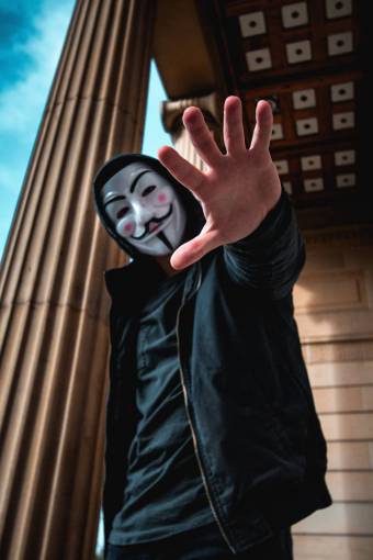 hacker disfrazar hacker;máscara;anónimo una persona adulto hombres máscara
