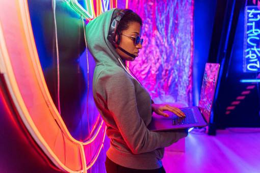 trabajo hombres hacker una persona adulto noche adulto joven mujer