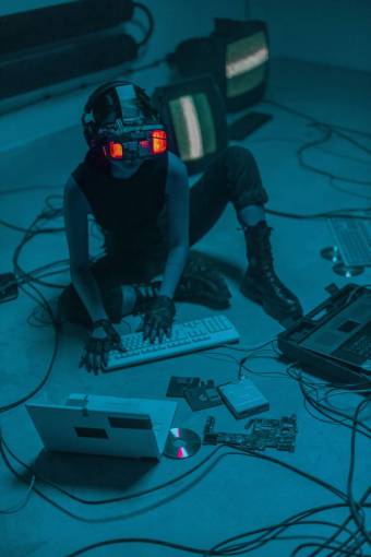 internet una persona computadora hombres hacker tecnología equipo de trabajo