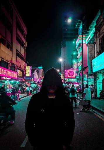 noche al aire libre hombres vida en la ciudad vida nocturna oscuro hacker noche