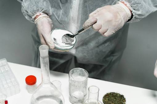 conceptos Tráfico de drogas, cocina de cocaína.