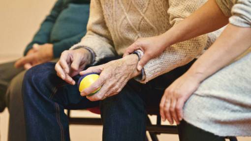 anciano bola gente anciano anciano sentado mujer