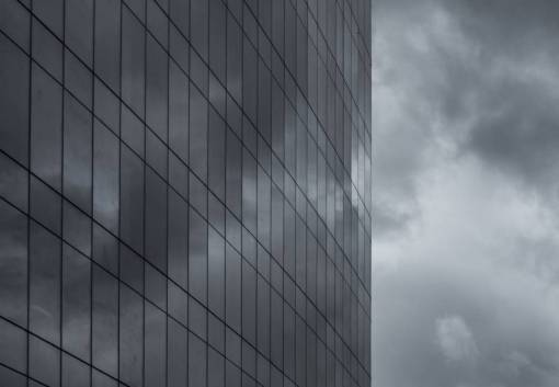 edificio ventanas arquitectura ciudad cielo oscuro tormenta