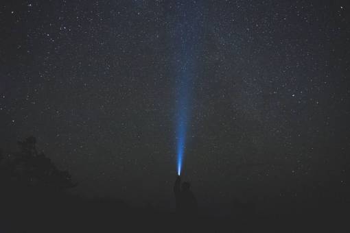 atmosfera noche oscura cielo estrellas galaxias atmósfera gente