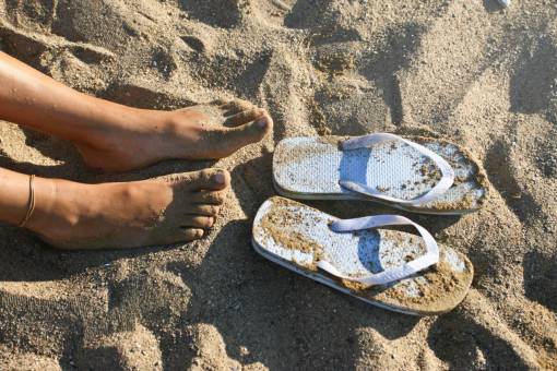femenino pies femeninos flip-flop playa arena vacaciones vacaciones