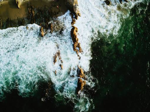 salpicadura naturaleza agua rocas olas chapoteo acantilado