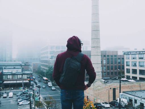 sudadera gente hombre sudadera con capucha chaqueta urbano ciudad viajes