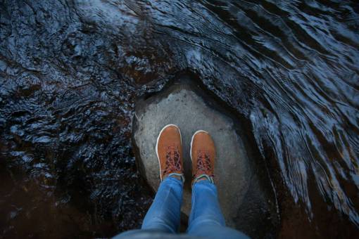 jeans zapatos de agua de roca permanente jeans río azul