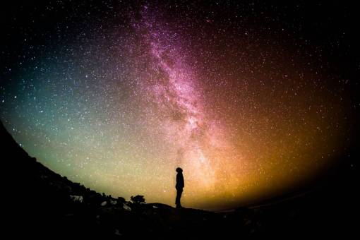 planeta estrellas galaxia espacio planetas cielo gente pensando