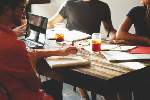 baile reunión de equipo, oficina de negocios, bloc de notas, escritura, bebidas