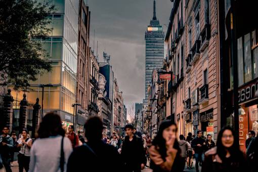 publico ciudad urbana edificios gente multitud calles público