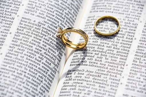 intimidad boda matrimonio anillo biblia católica amor íntimo