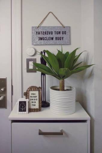 letrero Bienvenido a casa casa planta verde letrero blanco