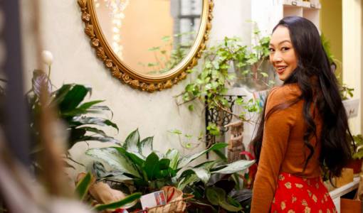 compras mujer espejo moda compras niña mujer sonrisa