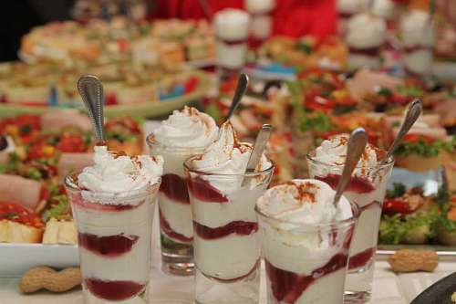 heladas banquete buffet vasos crema helado cuchara vainilla postre vaso