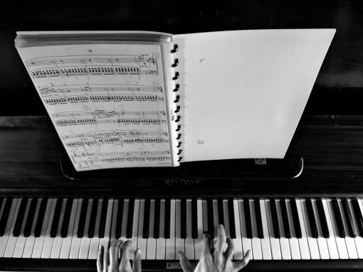 clave piano música instrumento músico manos notas clave