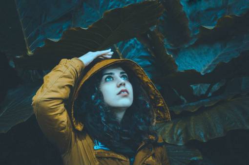 humedo Mujer chaqueta de lluvia al aire libre naturaleza clima clima