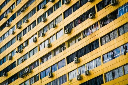 infraestructura arquitectura edificio amarillo infraestructura establecimiento aire acondicionado ventana