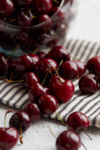 cherry cherries  fruit  food  fresh  diet  breakfast  healthy