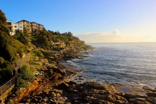acantilado paisaje oceánico costero costa rocosa mar cielo