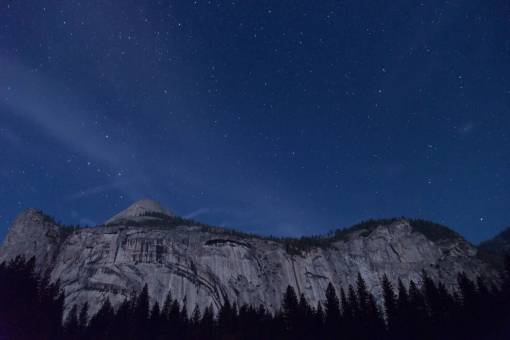 tarde cielo nocturno estrellas tarde montañas árboles naturaleza