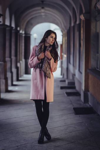 abrigo gente mujer belleza clima frío abrigo moda