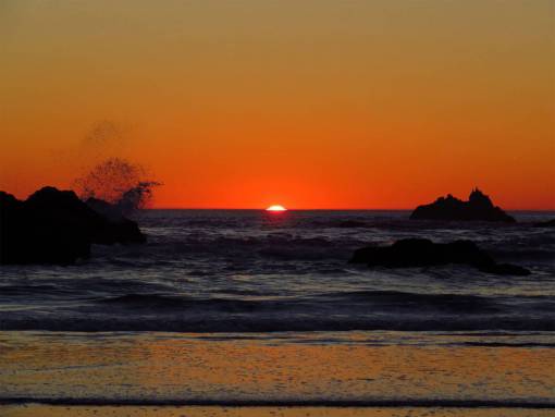 salpicadura cálido océano puesta de sol olas salpicando agua mar