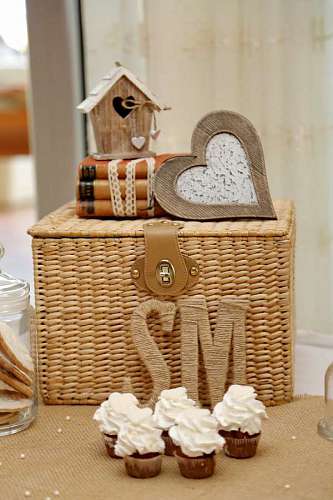 canasta Decoración de mimbre canasta romántica corazón interior libros madera inmóvil casera