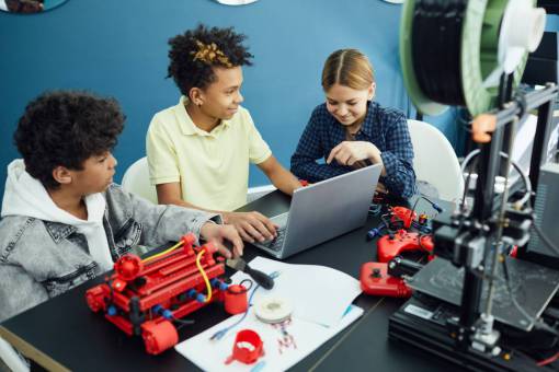 educacion Niños en la escuela con impresora 3d