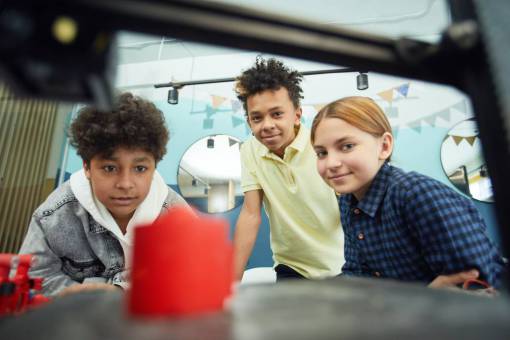 educacion Niños en la escuela con impresora 3d